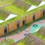 Trampolina okrągła z zieloną siatką i czarną osłoną na gumowej powierzchni placu zabaw.
