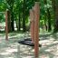Dwie huśtawki na plac zabaw, model Double Swing Robinia (BNS 120), stabilne słupki z drewna robinia.