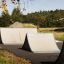Skatepark Jump-Ramp wśród drzew na zewnątrz.